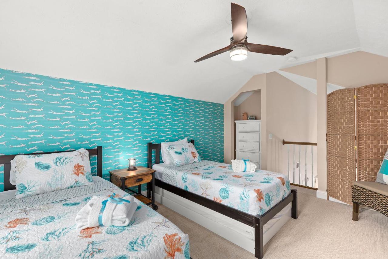 21816 Dolphin Ave Holiday home